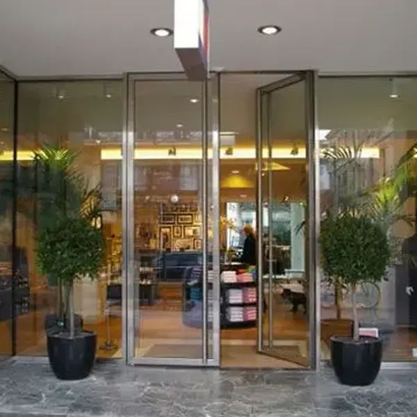 Automatic swing door