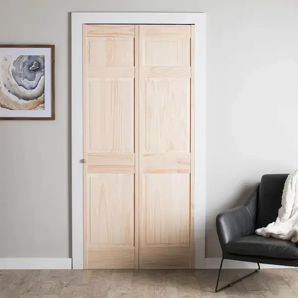 Solid core bifold door